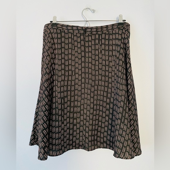 Ann Taylor LOFT Women's Size 8 Black With Pattern Lined Flowy Ruffle Skirt - Picture 2 of 8